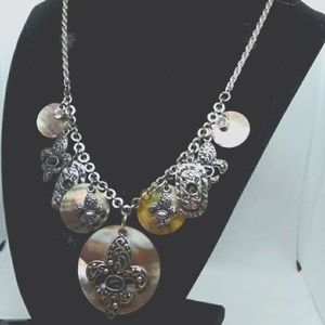 Posh fashion Jewelry chunky fleur de lis design and matching earrings.